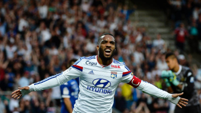 Arsenal break club record to clinch Lacazette deal