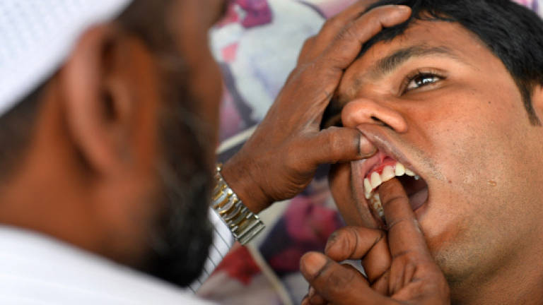 India's street dentists filling gap for the poor
