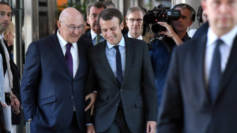 France seeks new president but could get familiar face