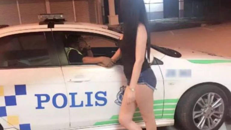 Traffic cops found flirting on the job transferred to desk duty