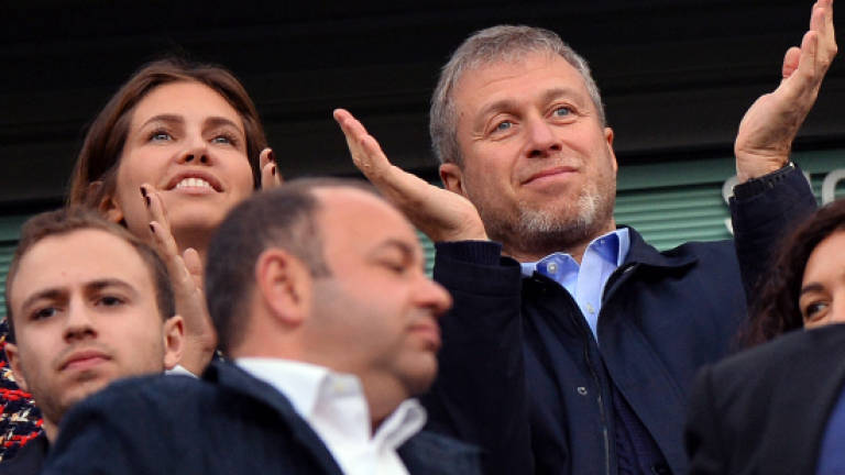 Chelsea owner Abramovich splits from wife