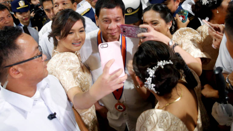 Philippines' Duterte softens stance toward US before Japan visit