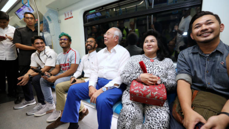 Najib gives thumbs up to MRT Sungai Buloh-Kajang line