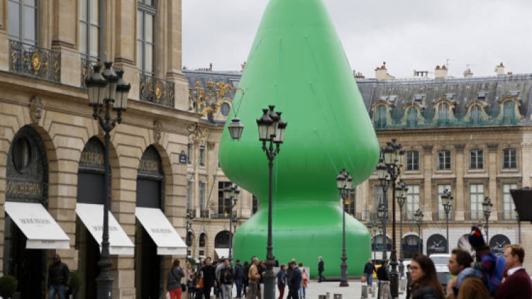 No second coming for deflated Paris 'sex toy' sculpture