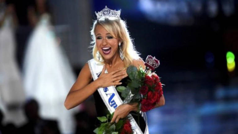 Arkansas college student wins Miss America beauty pageant