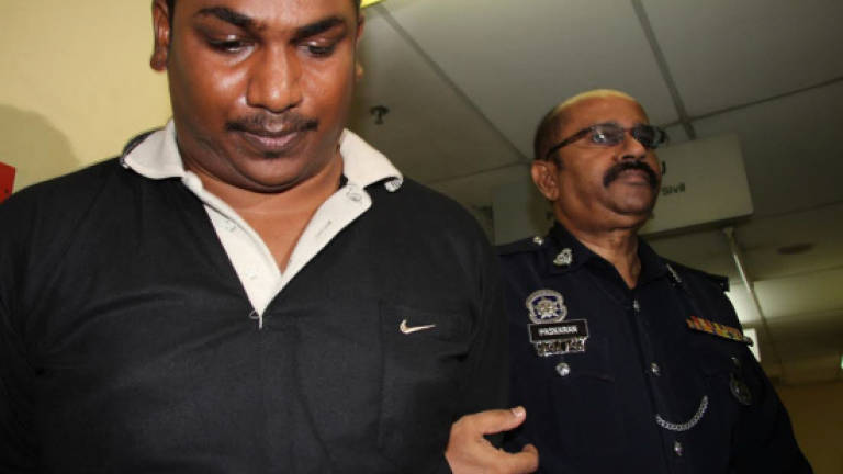 Hawker who impersonated Johor Sultan, claims trial