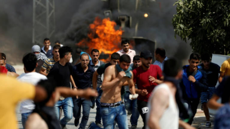 Palestinians die in new clashes over Jerusalem holy site