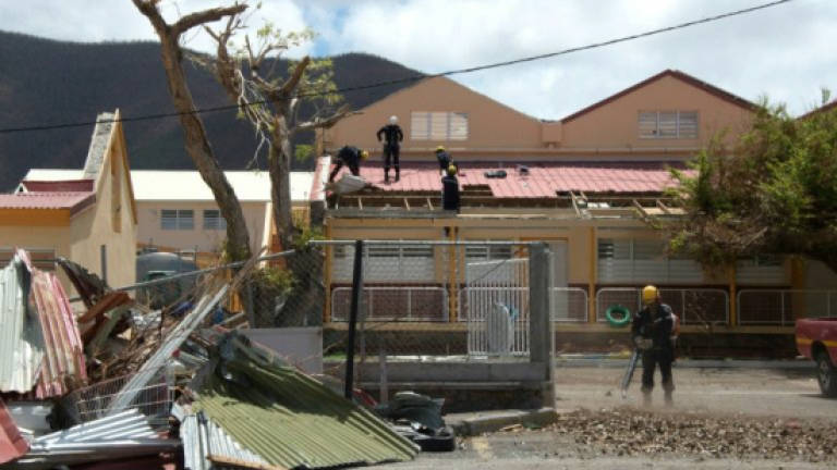 Hurricane Maria batters Dominica as PM predicts dire outcome