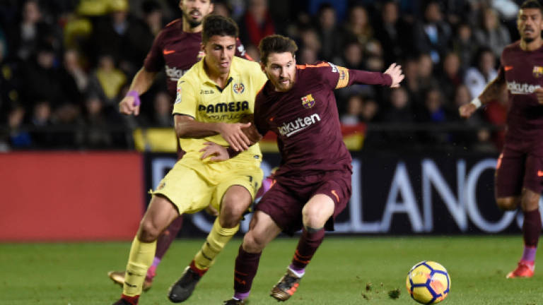 Suarez, Messi maintain Barca's La Liga lead