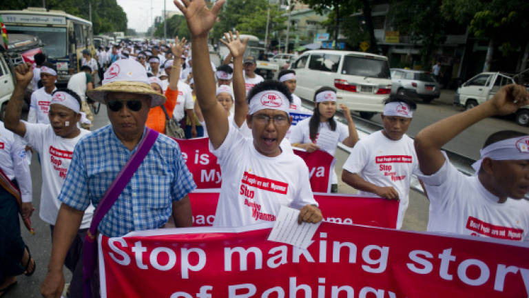 Myanmar nationalists rally against pressure over boat people