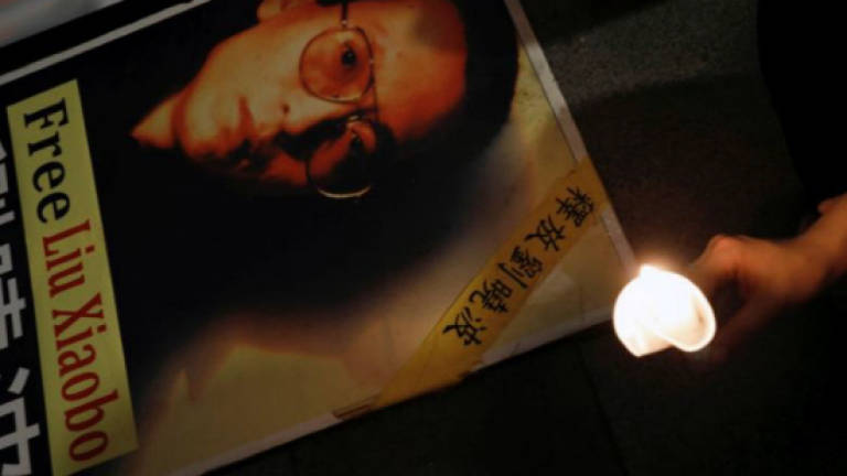 Foreign doctors say sick Chinese dissident Liu can be taken overseas