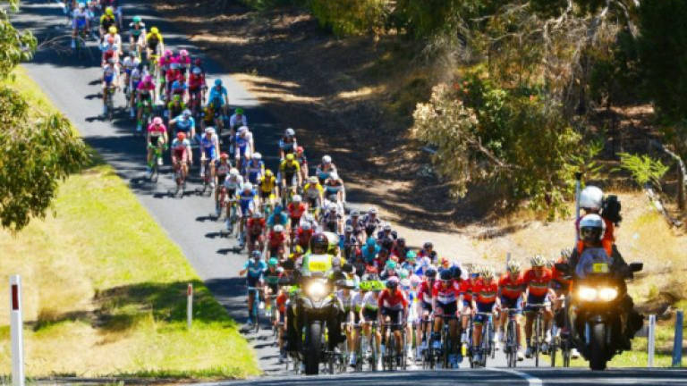 Heatwave forces Tour Down Under to be shortened