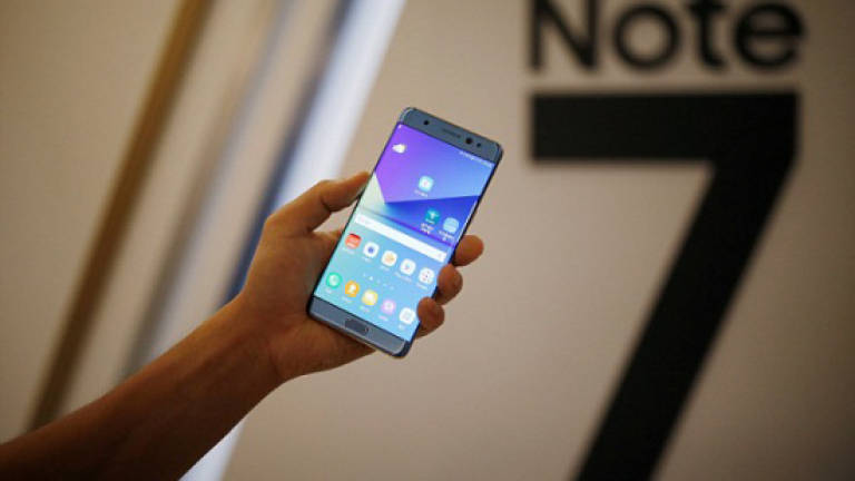 Samsung to suspend Galaxy Note 7 sales after battery explosions