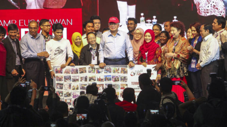 Najib encourages Malaysians to embrace digital economy