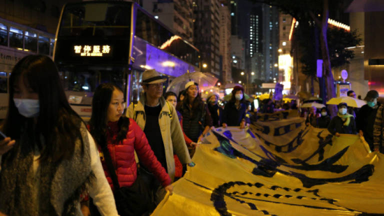 Hong Kong police arrest democracy protestors after clash
