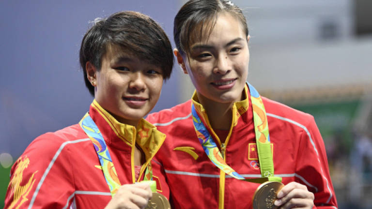 Golden girl Wu rewrites diving record books