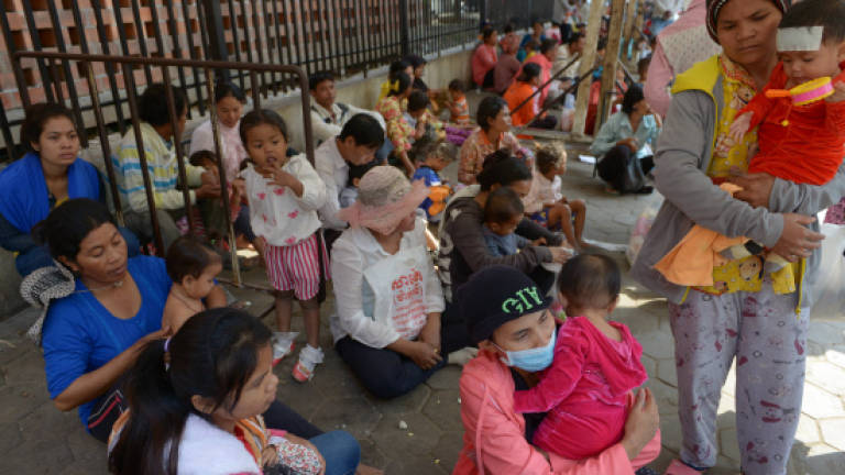 Cambodia's self-taught doctors, a Khmer Rouge legacy Cambodia's self-taught doctors, a Khmer Rouge legacy