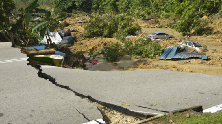 Landslide victims can't move back yet: Azmin