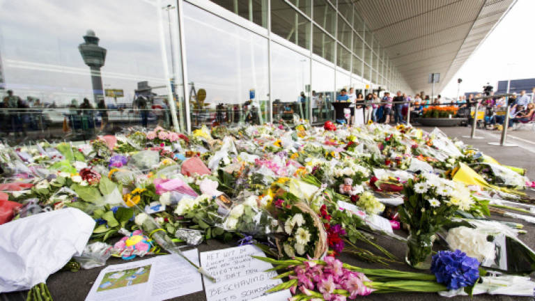 Dutch father angrily 'thanks' MH17 attackers for murdering daughter