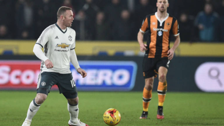 Man Utd survive Hull scare to reach League Cup final