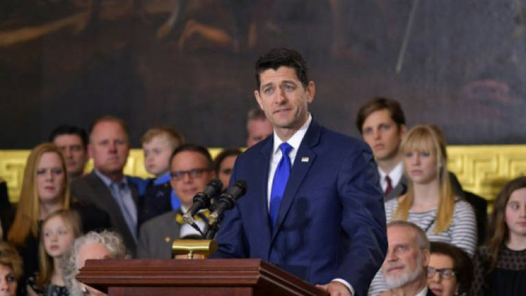 US lawmakers clinch spending deal to avert govt shutdown