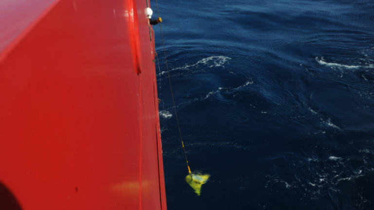 Painstaking underwater search for MH370 black box