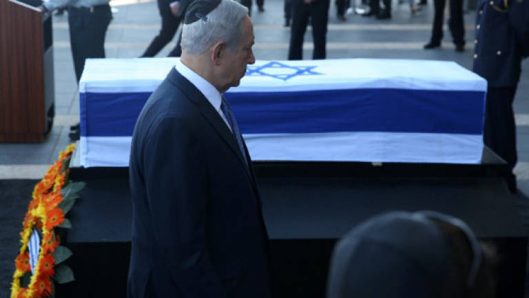 Israel begins paying last respects to Peres
