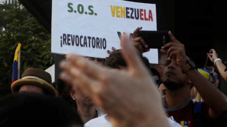 Anti-Maduro protesters detained, freed after Venezuela demo