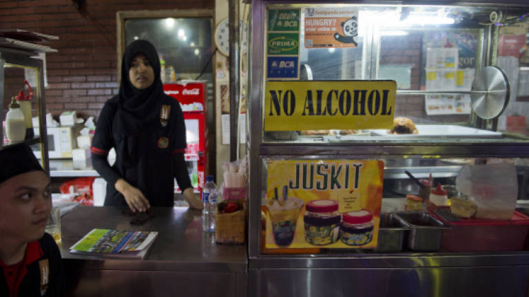 Muslim-majority Indonesia cracks down on alcohol sales