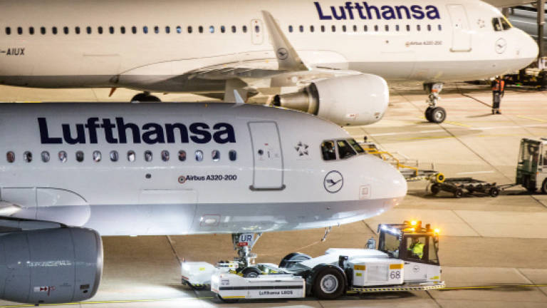 Lufthansa cancels nearly 900 flights over pilot strike
