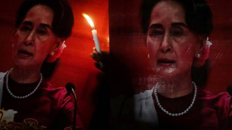 Myanmar's Suu Kyi makes first visit to crisis-hit northern Rakhine
