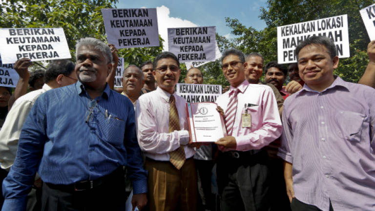 30 MTUC personnel stage protest against shifting Industrial Court to Ampang