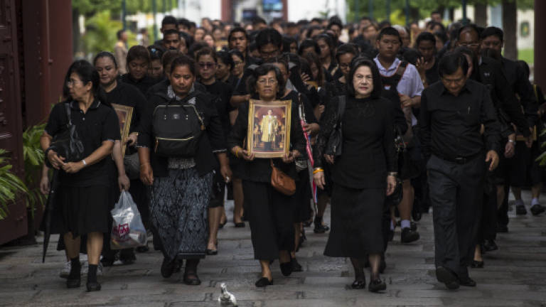 Thousands queue to visit coffin of late Thai king