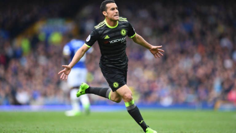 Pedro gem moves clinical Chelsea closer to title