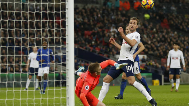 Kane sets new Spurs record as Chelsea stumble