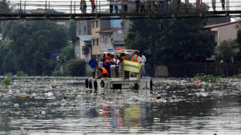 Big Western brands polluting oceans with cheap plastic in Philippines