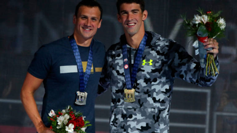 Phelps edges Lochte in 200m medley clash