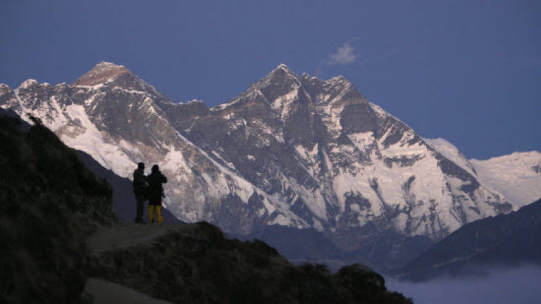 12 killed in worst-ever Everest accident