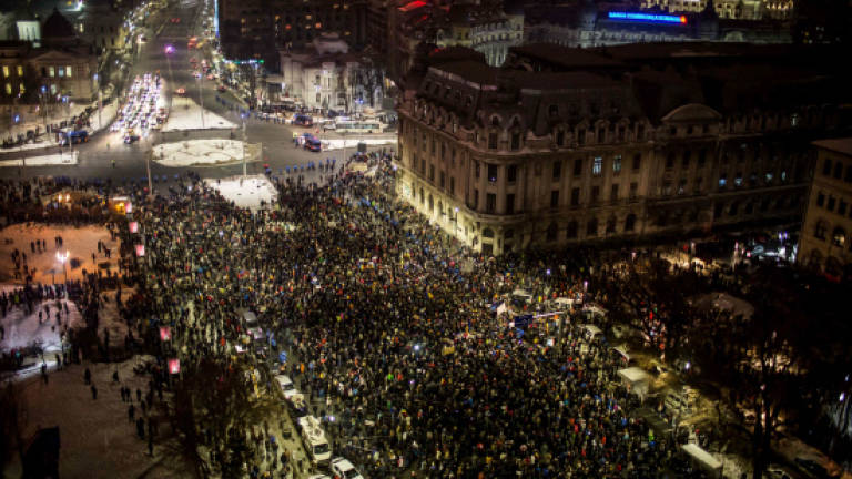 40,000 Romanians protest against amnesty bill