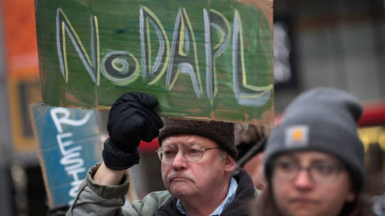 US authorities clear pathway for Dakota pipeline