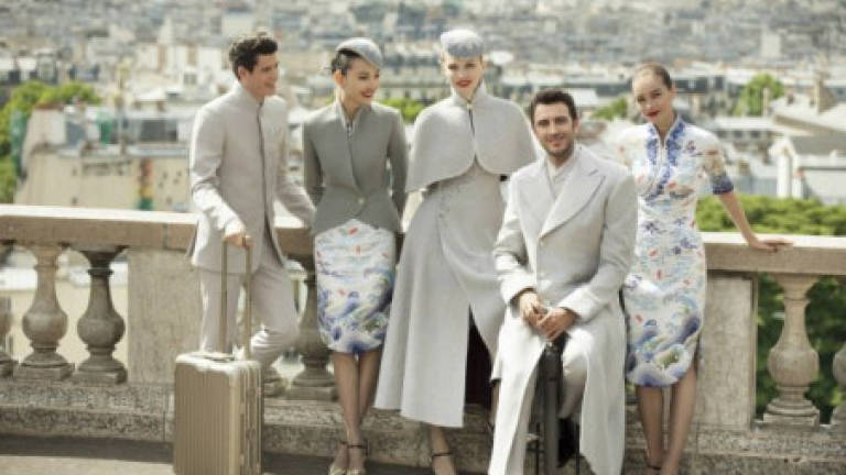 Hainan Airlines unveils new cabin uniforms at 2017 Laurence Xu Haute Couture Show in Paris