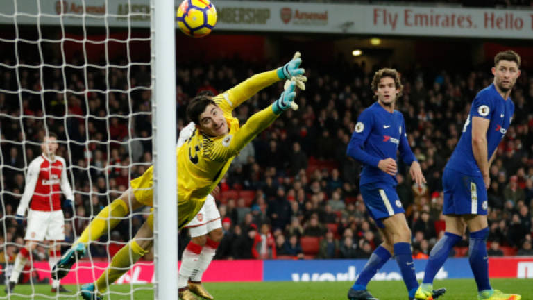 Bellerin strikes late to rescue Arsenal in Chelsea thriller