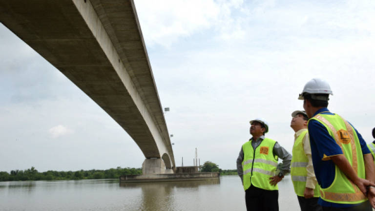 Batu 5 bridge in Teluk Intan safe: PWD