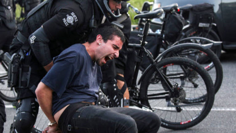 Protesters arrested, police hurt at US May Day protest
