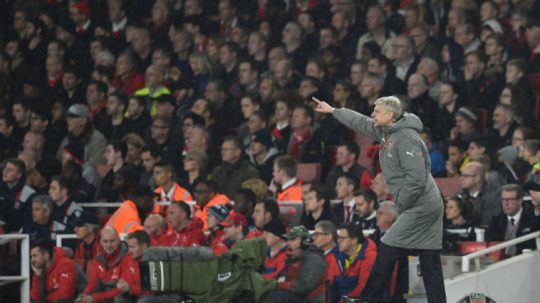 Don't let standards slip, Wenger warns Arsenal