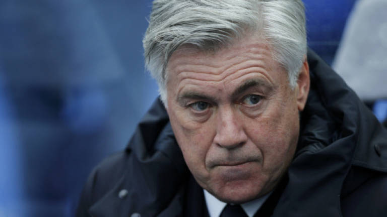 Ancelotti shows Hertha fans the middle finger