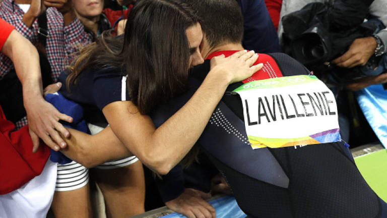 Beaten Lavillenie fumes at jeering Brazilian crowd