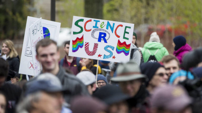 Thousands join March for Science to fight 'alternative facts'