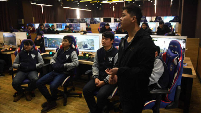 In China's eSport schools students learn it pays to play