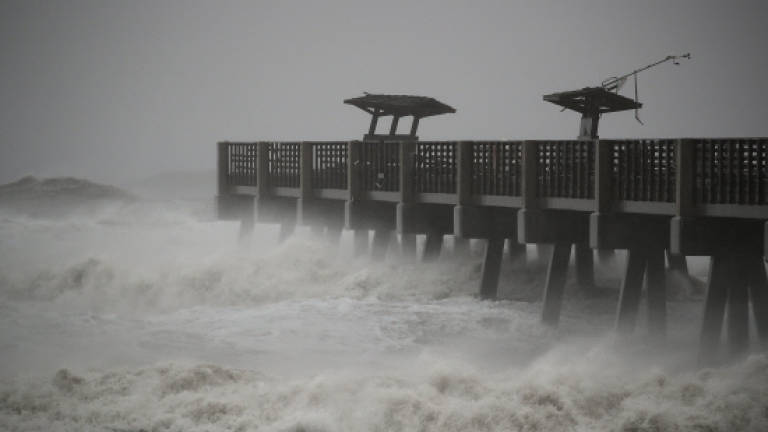 Hurricane Matthew lashes Florida, Georgia, South Carolina